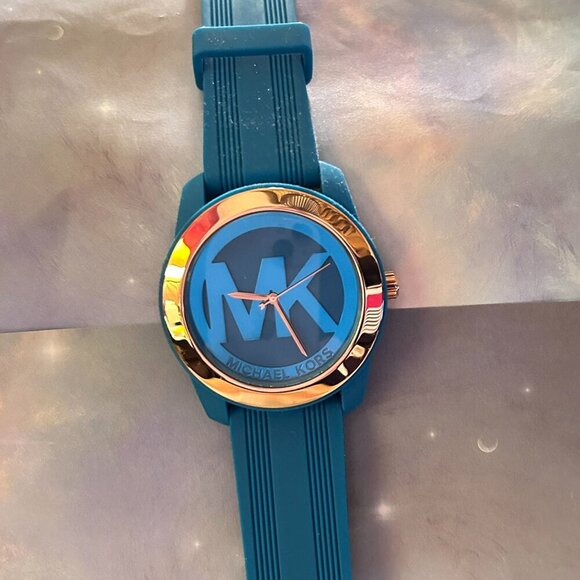 Michael Kors Women's Turquoise Silicone Analog Dial Watch Style -  (MK-2559) - Picture 5 of 8